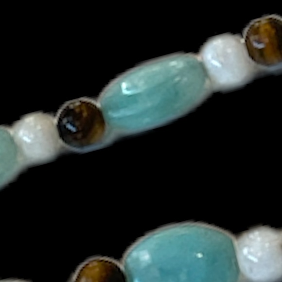 One of a kind Genuine Chalcedony hand carved wolf necklace - Picture 5 of 6